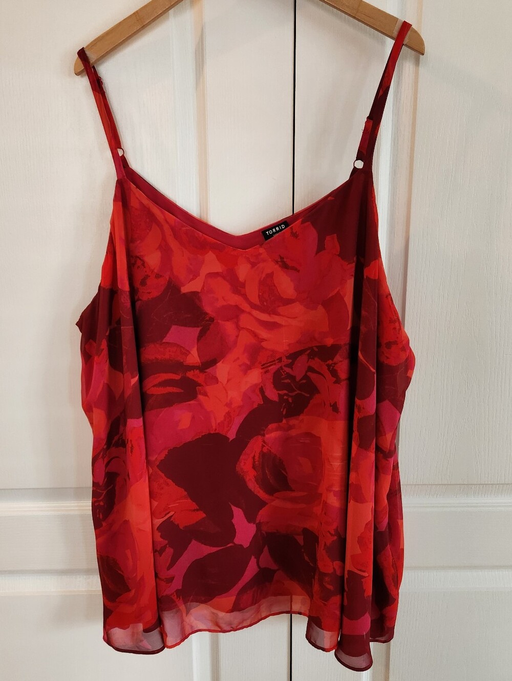 Torrid Sophie womens size 5x sleeveless v-neck Tank Top Lined Adjustable Straps